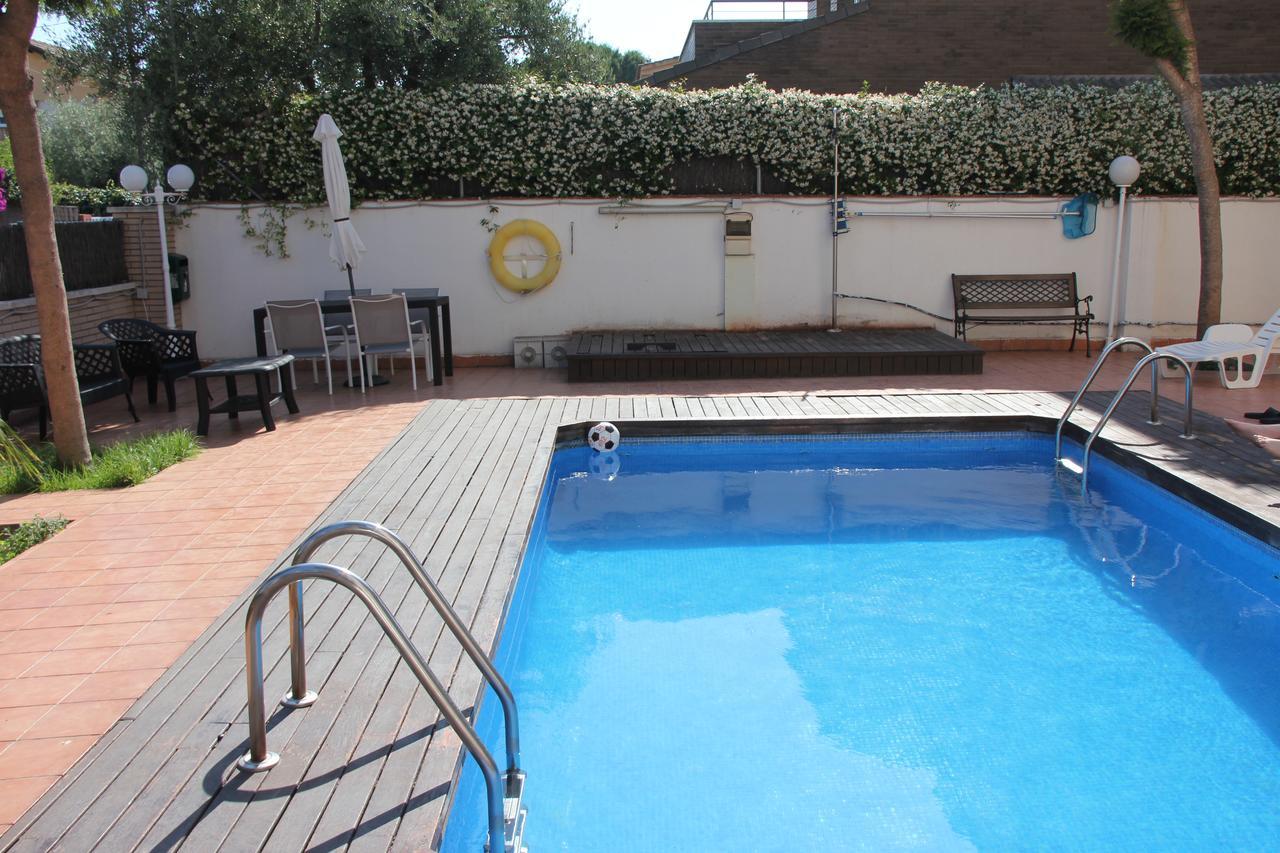 Apartamentos Caru Castelldefels Eksteriør billede